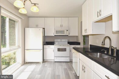 3015 Mission Square Dr, Fairfax, VA 22031 - photo 3