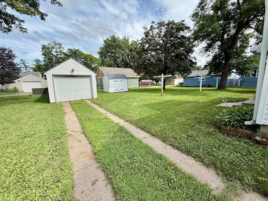 705 Carver St N, Winthrop, MN 55396 - photo 3