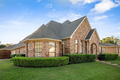 1104 Hidden Oaks Dr, Bedford, TX 76022 - photo 2