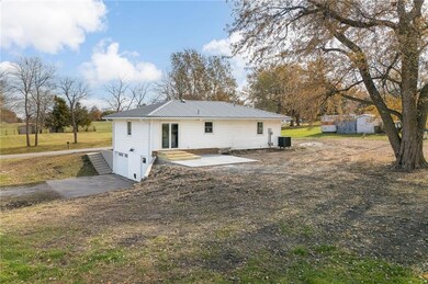 211 N 3rd St, King City, MO 64463 - photo 4