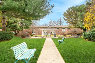 2449F Union Blvd unit 12A, Islip, NY 11751 - photo 2