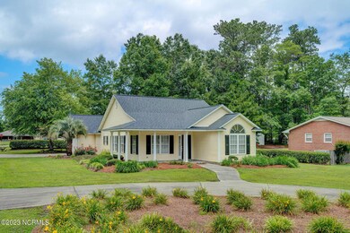 321 S Bennett St, Burgaw, NC 28425 - photo 5