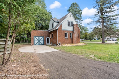 2220 Delta River Dr, Lansing, MI 48906 - photo 4