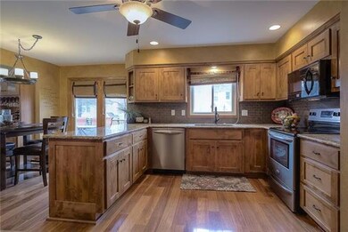 8534 Hallet St, Lenexa, KS 66215 - photo 7