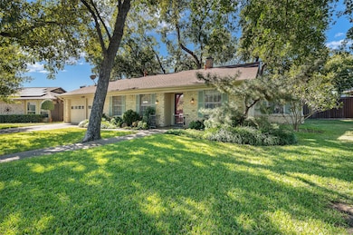 1361 Kathryn Ct, Hurst, TX 76053 - photo 2