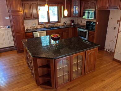 45 Newlight St, West Warwick, RI 02893 - photo 3