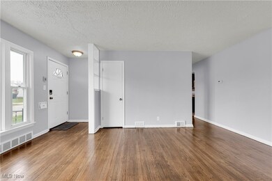 26156 Benton Ave, Euclid, OH 44132 - photo 3