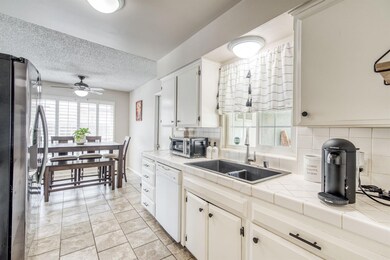 6482 N 8th St, Fresno, CA 93710 - photo 3