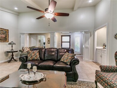 Welcome inside Tredington with nice neutral colors