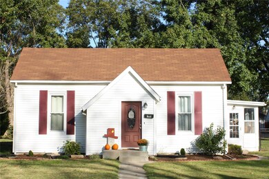 105 S Vine St, Freeburg, IL 62243 - photo 2