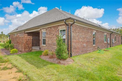 196 Balmoral Ct unit 101, Burlington, NC 27215 - photo 3