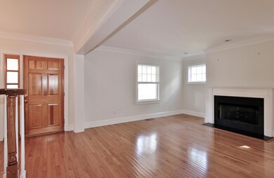 Foyer + LR 120 E Elm