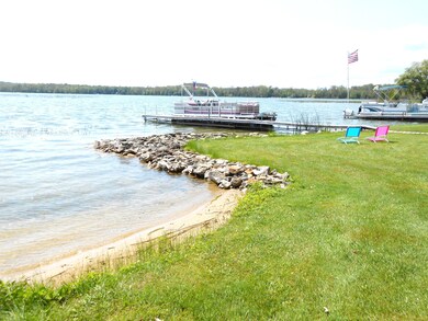 4) Spectacular Lake Frontage