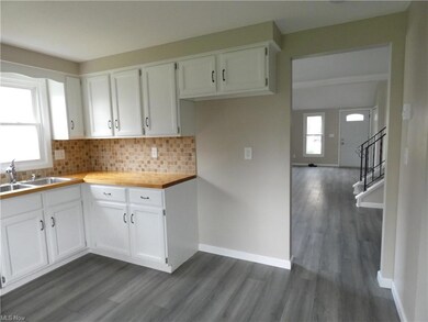 812 Sunset Ave, Sheffield Lake, OH 44054 - photo 4