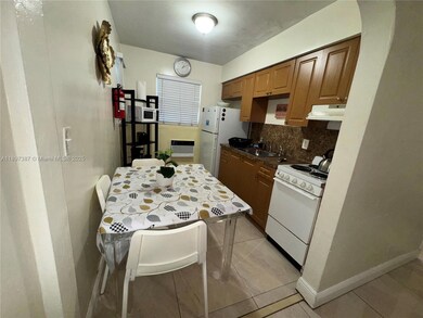 2305 Monroe St unit 4, Hollywood, FL 33020 - photo 5
