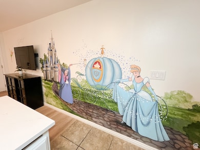 Detailed view of baseboards