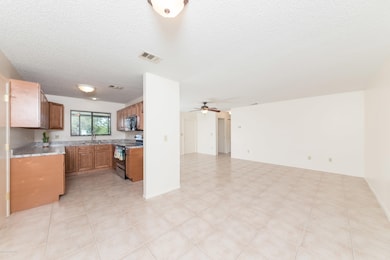 6 Family & Dining Room 4