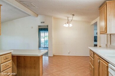 3_04_106n3950w_5_Kitchen_LowRes
