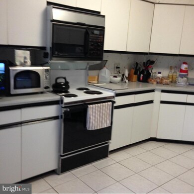 3031 Fallstaff Rd unit 602C, Baltimore, MD 21209 - photo 3