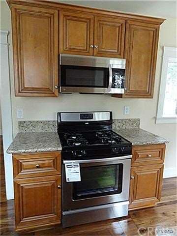 New range/microwave in new kitchen