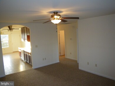 2809 Roosevelt Dr, Chambersburg, PA 17201 - photo 4