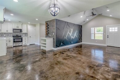 816 W Coffin St, Denison, TX 75020 - photo 6