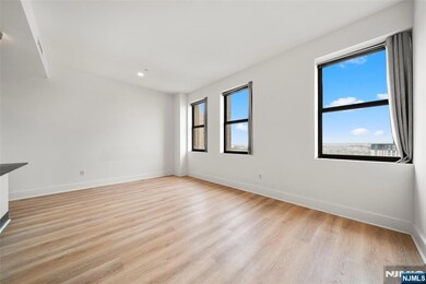4 Beacon Way unit 1407, Jersey City, NJ 07304 - photo 7
