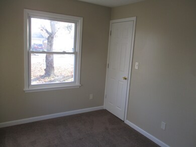 904 E Newkirk St, Tuscola, IL 61953 - photo 2