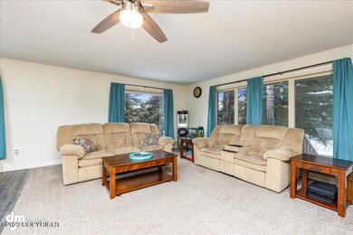 05-Living Room 20230328-DW-4026