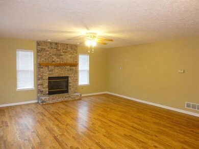 726 West St, Whiteland, IN 46184 - photo 6