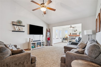 142 Brighton Cir SW, Cedar Rapids, IA 52404 - photo 6