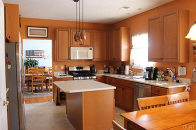 5347 Greenbriar Dr, Bethlehem, PA 18017 - photo 7