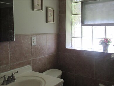 MAIN FLOOR BATH