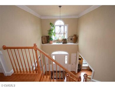 Foyer - Lovely 2 stroy Foyer features, picture fra