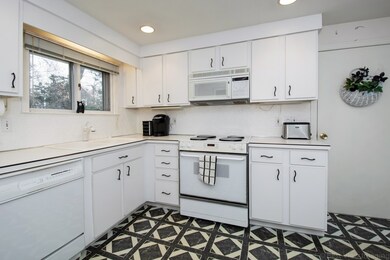 171 Floral St, Shrewsbury, MA 01545 - photo 4