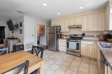 307 Gilbert Dr, Vivian, LA 71082 - photo 5