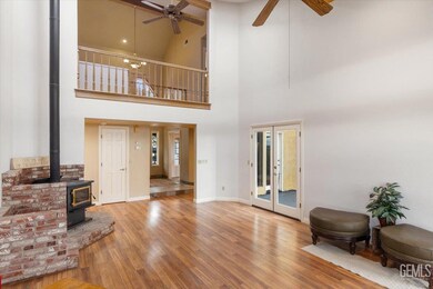 24050 Jacaranda Dr, Tehachapi, CA 93561 - photo 6