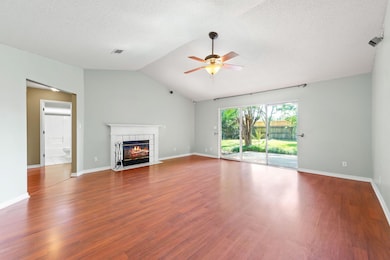 2742 Riverside Drive-23