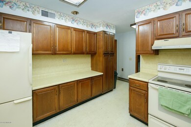 1201 Robinhood Trail-111