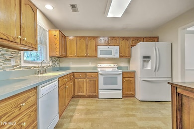 2425 E Lakeview KW-15
