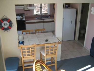 Kitchen Kitchen breakfast bar and kitchen with ful