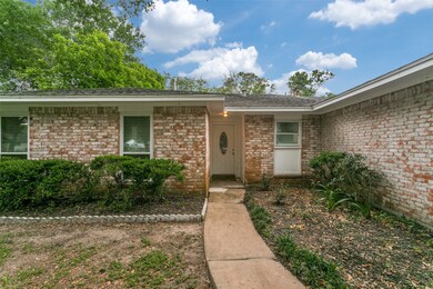 728 Dezso Dr, Alvin, TX 77511 - photo 2