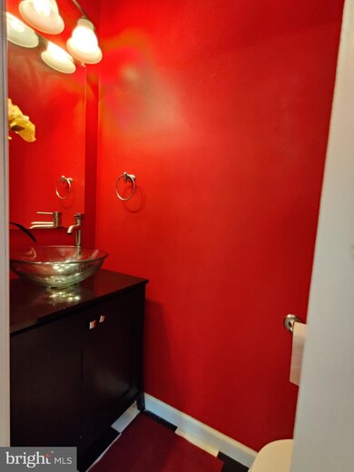 5233 Arbutus Ave, Halethorpe, MD 21227 - photo 4