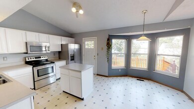 1457 Pineland Ct, Columbus, OH 43223 - photo 5