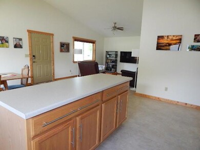 06 Kitchen Island