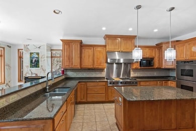 152 Maple Bluff Rd, Stevens Point, WI 54482 - photo 4