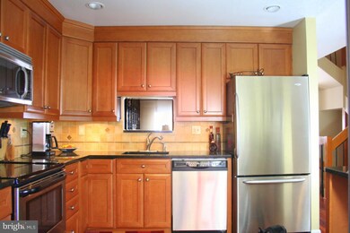 2253 Chestnut Burr Ct, Reston, VA 20191 - photo 3