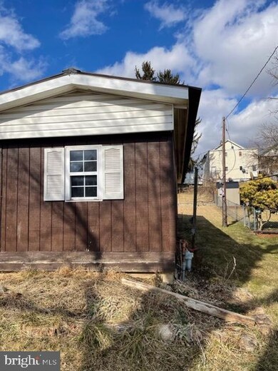 353 W Queen St, Chambersburg, PA 17201 - photo 3