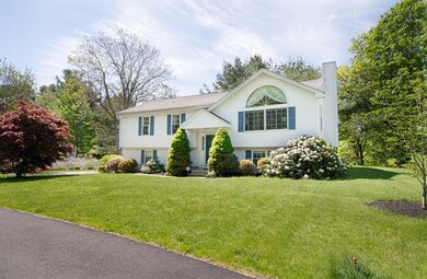 21 Moreland Green Dr, Worcester, MA 01609 - photo 2