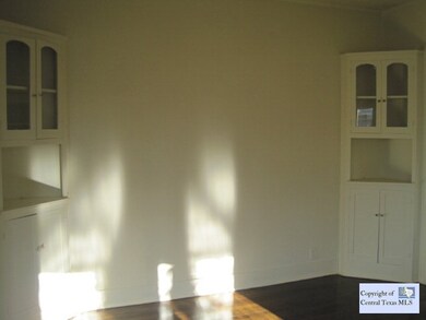 629 E Weinert St, Seguin, TX 78155 - photo 6